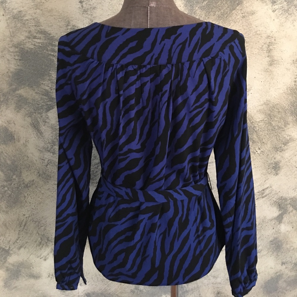 Ninety Blue & Black Long-sleeve Belted Print Blouse Small NWOT - Picture 2 of 5